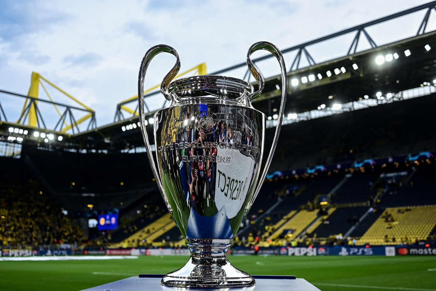 Champions-League-Pokal