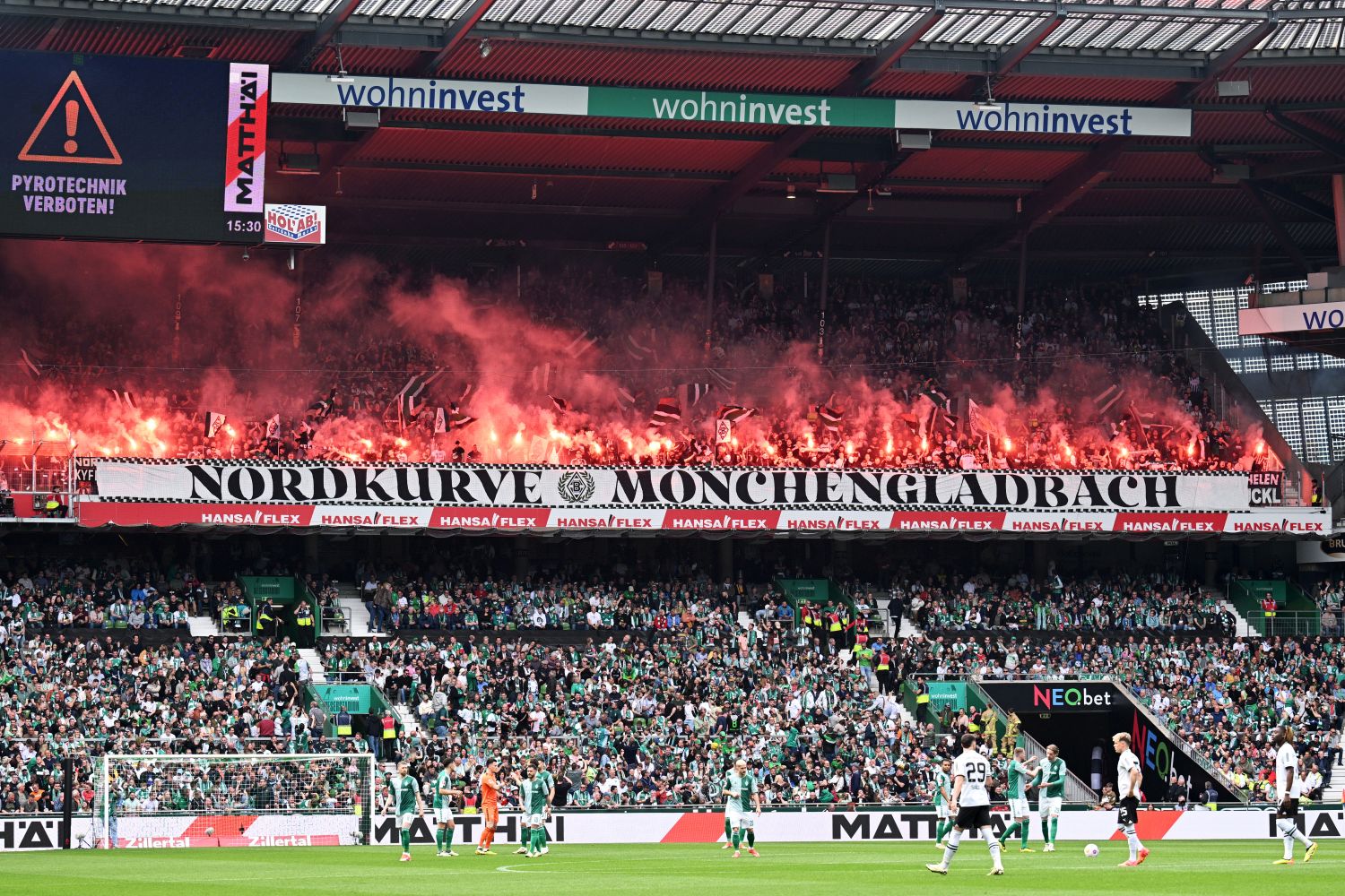 SV Werder Bremen v Borussia Mönchengladbach - Bundesliga