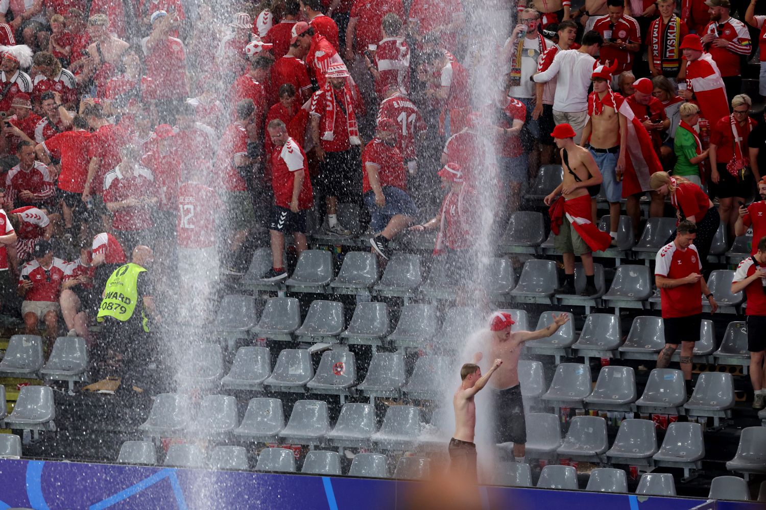 Wasserfälle im Signal Iduna Park bei der EM 2024 bei Deutschland - Dänemark.