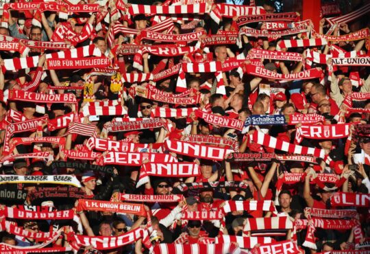 Fans des 1. FC Union Berlin im Stadion an der Alten Försterei.