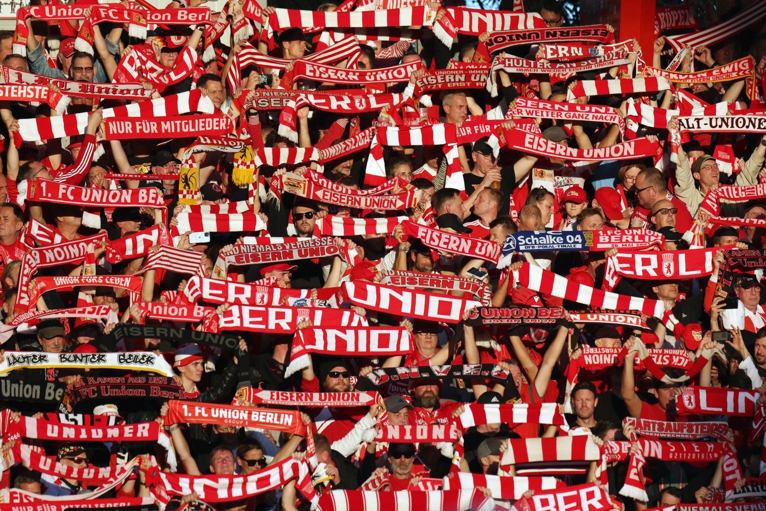 Fans des 1. FC Union Berlin im Stadion an der Alten Försterei.