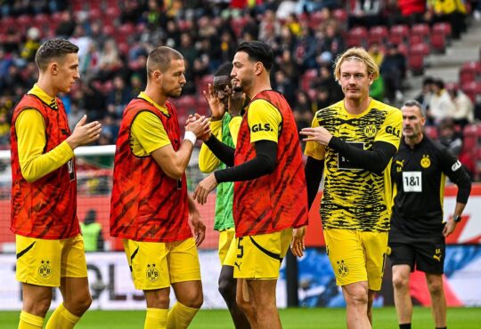 Nico Schlotterbeck, Waldemar Anton, Ramy Bensebaini und Julian Brandt