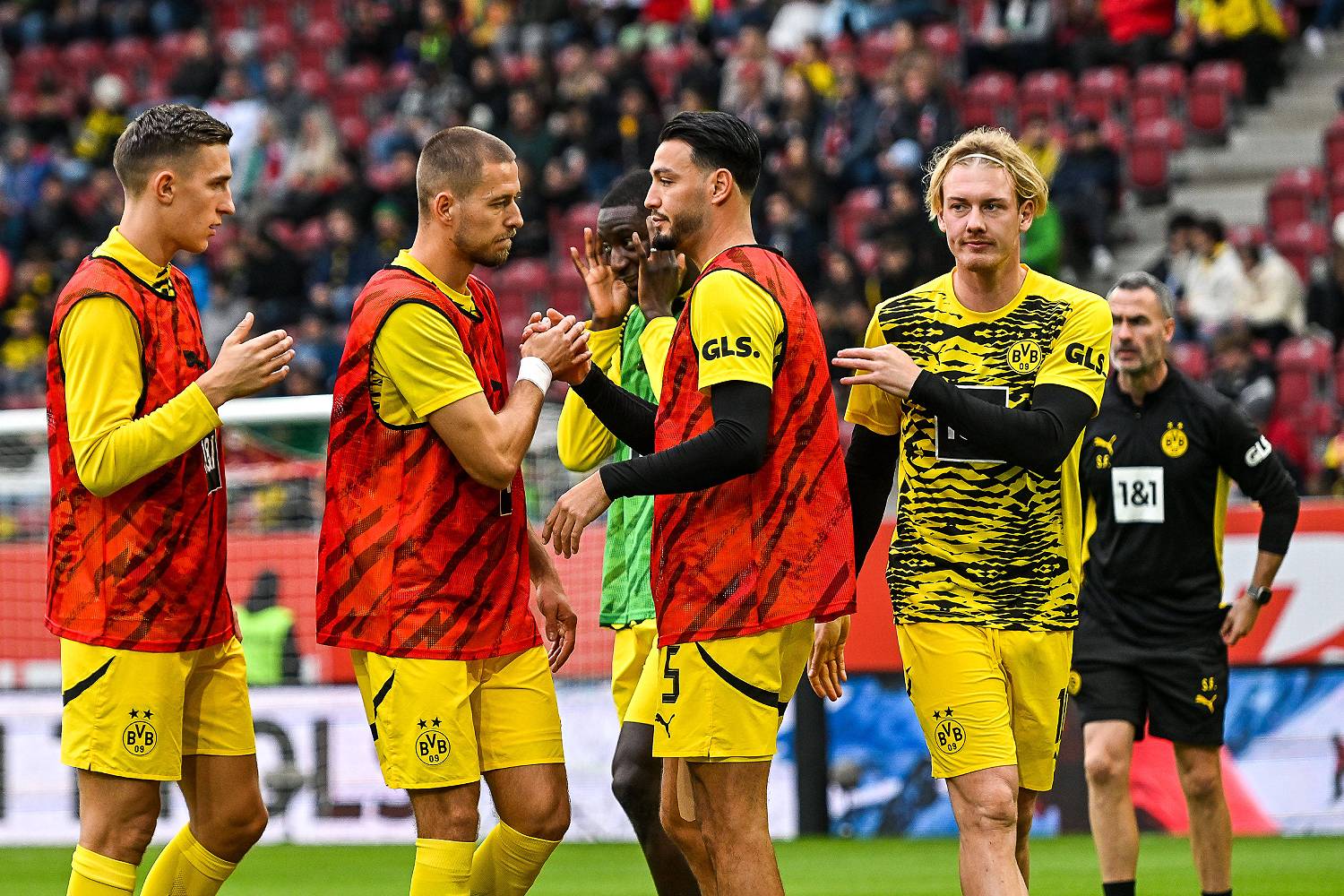 Nico Schlotterbeck, Waldemar Anton, Ramy Bensebaini und Julian Brandt