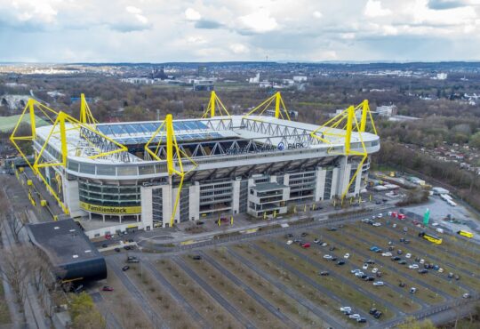 Luftbild Signal Iduna Park Westfalenstadion Parkplatz Parkplätze