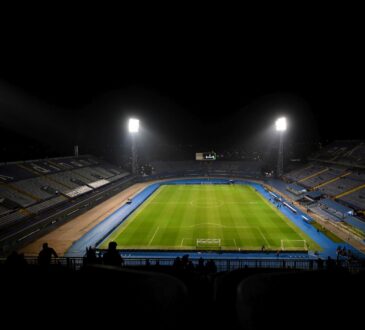 Stadion Maksimir von Dinamo Zagreb unter Flutlicht.