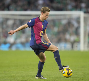 Real Betis Balompie v FC Barcelona, Barca - La Liga EA Sports Frenkie de Jong central midfield of Barcelona and Netherlands compete for the ball during the LaLiga match between Real Betis Balompie and FC Barcelona at Estadio Benito Villamarin on December 7, 2024 in Seville, Spain. Seville Spain PUBLICATIONxNOTxINxFRA Copyright: xJosexBretonx originalFilename:bretonhernandez-realbeti241207_npJLn.jpg