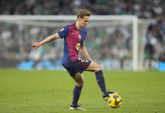 Real Betis Balompie v FC Barcelona, Barca - La Liga EA Sports Frenkie de Jong central midfield of Barcelona and Netherlands compete for the ball during the LaLiga match between Real Betis Balompie and FC Barcelona at Estadio Benito Villamarin on December 7, 2024 in Seville, Spain. Seville Spain PUBLICATIONxNOTxINxFRA Copyright: xJosexBretonx originalFilename:bretonhernandez-realbeti241207_npJLn.jpg