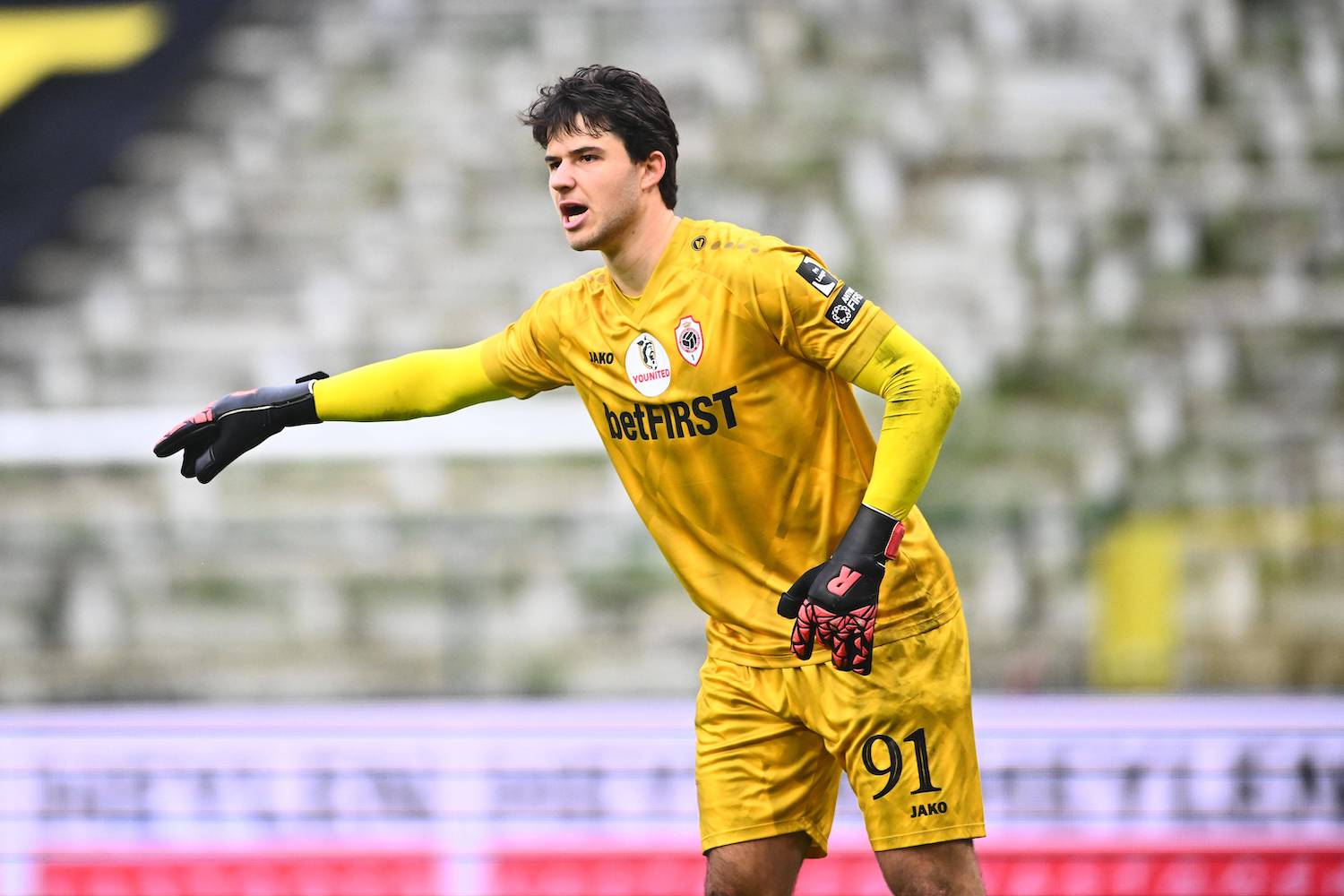 Royal Antwerp FC v KRC Genk - Jupiler Pro League DEURNE, BELGIUM - DECEMBER 26 : Lammens Senne goalkeeper of Royal Antwerp FC during the Jupiler Pro League match between Royal Antwerp FC and KRC Genk on December 26, 2024 in Deurne, Belgium, 26/12/2024 Deurne Belgium PUBLICATIONxNOTxINxFRAxBEL Copyright: xGvgx