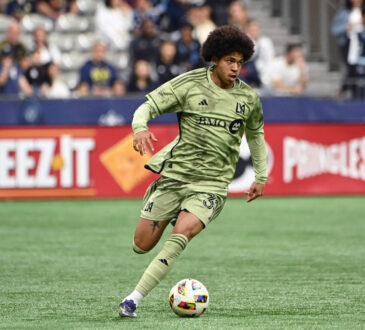 MLS, Fussball Herren, USA LAFC at Vancouver Whitecaps FC Oct 13, 2024 Vancouver, British Columbia, CAN LAFC forward David Martinez 30 controls the ball in the first half against Vancouver Whitecaps FC at BC Place. Vancouver BC Place British Columbia CAN, EDITORIAL USE ONLY PUBLICATIONxINxGERxSUIxAUTxONLY Copyright: xSimonxFearnx 20241013_lbm_af2_148