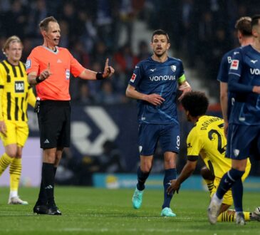 Schiedsrichter Sascha Stegemann beim Spiel VfL Bochum - Borussia Dortmund.