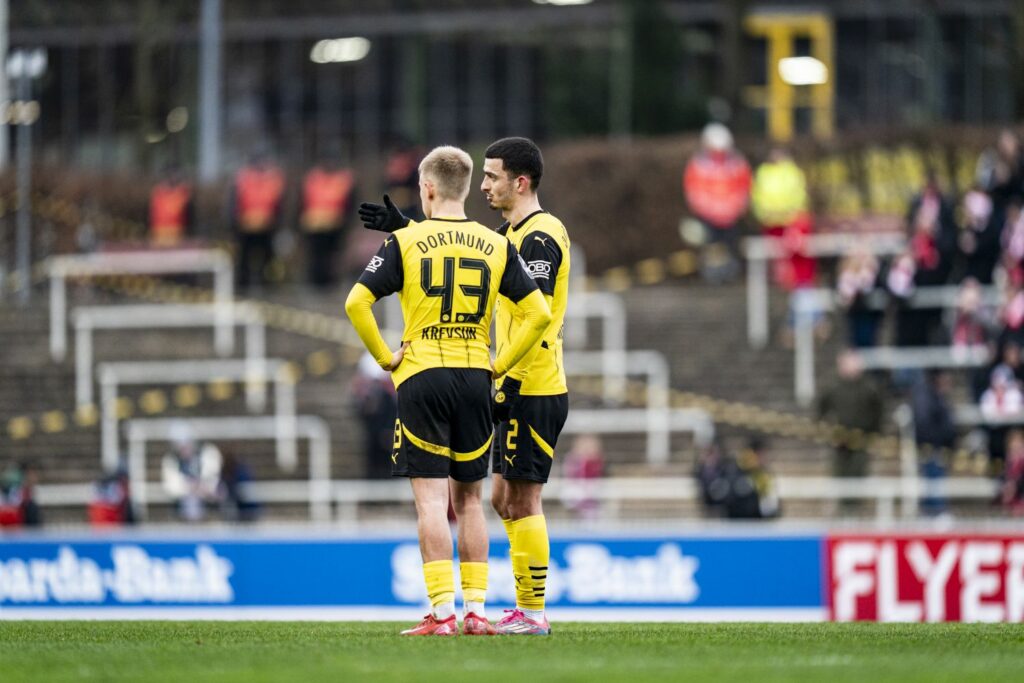 Heimspiel der U23 des BVB im Stadion Rote Erde gegen Rot-Weiss Essen.