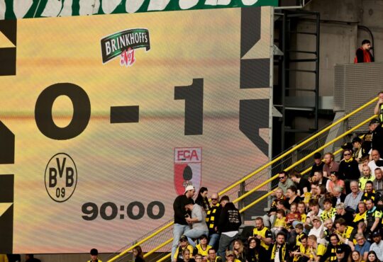Borussia Dortmund verliert im Signal Iduna Park gegen den FC Augsburg.