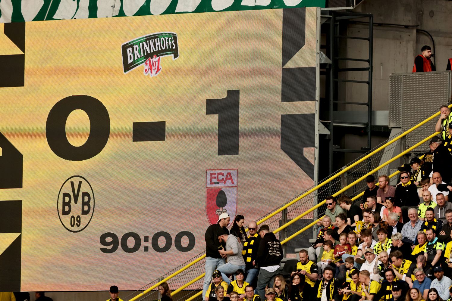 Borussia Dortmund verliert im Signal Iduna Park gegen den FC Augsburg.