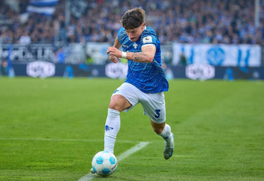 Guille Bueno SV Darmstadt 98, 03 tritt an. Freisteller, Portrait GER, SV Darmstadt 98 gegen SSV Ulm 1846, Fussball, 2. Bundesliga, 10. Spieltag, Spielzeit 2024/2025, 27.10.24. DFL REGULATIONS PROHIBIT ANY USE OF PHOTOGRAPHS AS IMAGE SEQUENCES AND/OR QUASI-VIDEO. GER, SV Darmstadt 98 gegen SSV Ulm 1846, Fussball, 2. Bundesliga, 10. Spieltag, Spielzeit 2024/2025, 27.10.24. Darmstadt *** Guille Bueno SV Darmstadt 98, 03 kicks off Freisteller, Portrait GER, SV Darmstadt 98 vs SSV Ulm 1846, Football, 2 Bundesliga, Matchday 10, Season 2024 2025, 27 10 24 DFL REGULATIONS PROHIBIT ANY USE OF PHOTOGRAPHS AS IMAGE SEQUENCES AND OR QUASI VIDEO GER, SV Darmstadt 98 vs SSV Ulm 1846, Football, 2 Bundesliga, Matchday 10, Season 2024 2025, 27 10 24 Darmstadt Copyright: xGeraldxOelze-dexStoppany,xEibner-Pressefoto/GeraldxOelze-dexStoppanyx EP-ODS