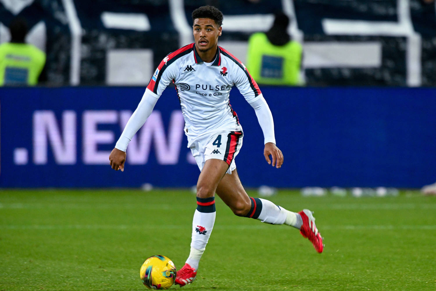 Genoa s Koni De Winter in action during the Serie A soccer match between Cagliari Calcio and Genoa at the Unipol Domus in Cagliari, Sardinia - Friday, 7 March 2025. - Soccer PUBLICATIONxNOTxINxITAxFRAxCHN Copyright: xGianlucaxZuddas/LaPresse & xa9&x