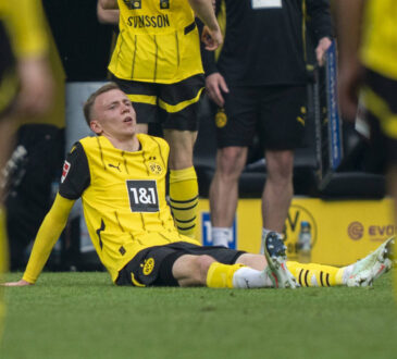 Maximilian Beier Borussia Dortmund, 14 sitzt verletzt auf dem Boden. 20.04.2025, Fussball, 1. Bundesliga: Borussia Dortmund - Borussia Mˆnchengladbach in Dortmund, Signal Iduna Park DFL regulations prohibit any use of photographs as image sequences and/or quasi-video. *** Maximilian Beier Borussia Dortmund, 14 sits injured on the ground 20 04 2025, Football, 1 Bundesliga Borussia Dortmund Borussia Mˆnchengladbach in Dortmund, Signal Iduna Park DFL regulations prohibit any use of photographs as image sequences and or quasi video Copyright: HMBxMedia/xMarcoxBader