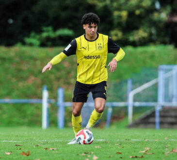 Fussball, DFB U19 Nachwuchsliga Saison 2024/2025 10.Spieltag - Vorrunde Gruppe C MSV Duisburg - Borussia Dortmund 27.10.2024, Trainingsgel‰nde MSV Duisburg Tyler Louis Meiser Borussia Dortmund U19, 4 Duisburg Trainingsgel‰nde MSV Duisburg Nordrhein-Westfahlen Deutschland *** Sport, Football, DFB U19 Junior League Season 2024 2025 10 Matchday Preliminary Round Group C MSV Duisburg Borussia Dortmund 27 10 2024, Training ground MSV Duisburg Tyler Louis Meiser Borussia Dortmund U19, 4 Duisburg Training ground MSV Duisburg North Rhine-Westphalia Germany