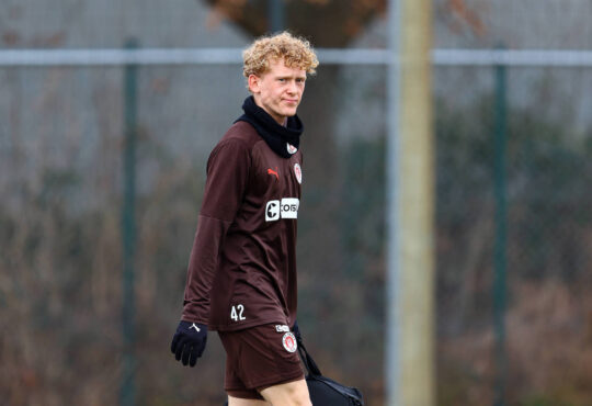 42 Marwin Schmitz FC St. Pauli Fuﬂball I Herren I Training I Saison 2024-2025 I FC St. Pauli I 25.02.2025 I Trainingszentrum FC St. Pauli *** 42 Marwin Schmitz FC St Pauli Football I Men I Training I Season 2024 2025 I FC St Pauli I 25 02 2025 I Training Center FC St Pauli