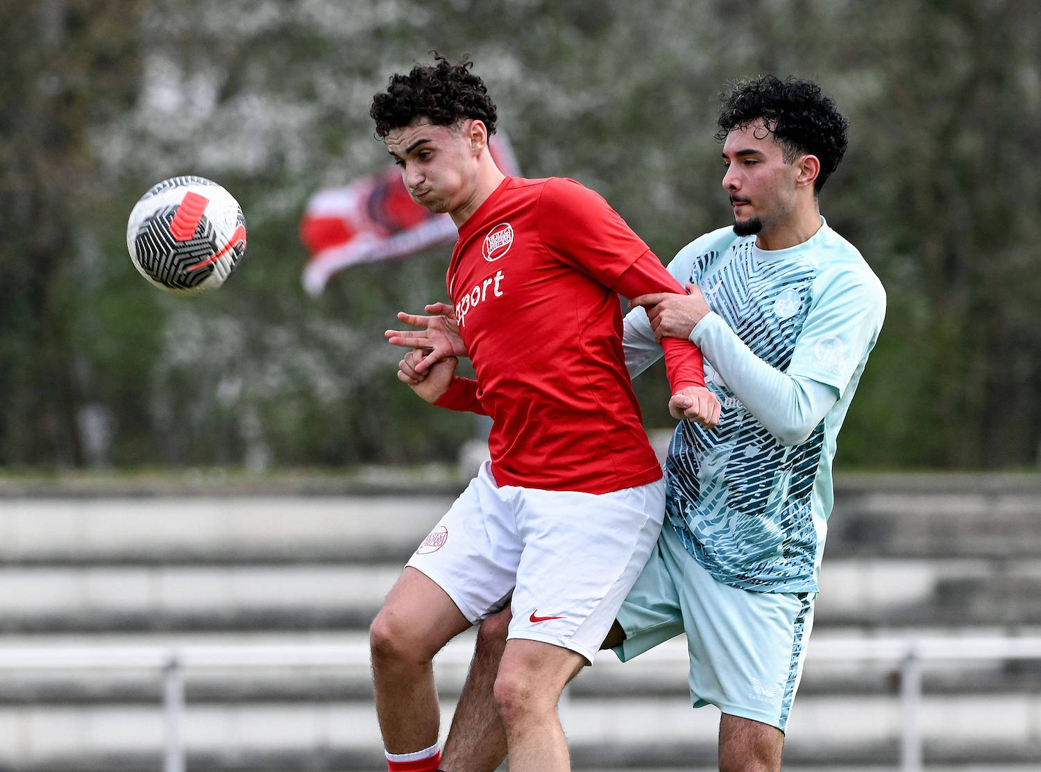 23.03.2025, xpsx, Fussball U19 A-Jugend Bundesliga, Kickers Offenbach - 1.FC Kaiserslautern v.l. Sami Bouzarzar OFC, Mert Baser Kaiserslautern Offenbach Hessen Deutschland DEU *** 23 03 2025, xpsx, Soccer U19 A Youth Bundesliga, Kickers Offenbach 1 FC Kaiserslautern v l Sami Bouzarzar OFC , Mert Baser Kaiserslautern Offenbach Hessen Germany DEU