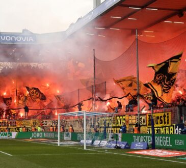 Fans entzünden Pyro