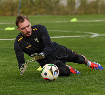Belek, T¸rkei, 03.01.25: Torwart Marcel Johnen Alemannia Aachen in Aktion, am Ball, Einzelaktion waehrend des Trainings im Trainingslager von Alemannia Aachen im Megasaray Football Center am 03. January 2025 in Belek, T¸rkei. Belek Megasaray Football Center Turkey *** Belek, Turkey, 03 01 25 Goalkeeper Marcel Johnen Alemannia Aachen in action, on the ball, single action during training at the training camp of Alemannia Aachen at Megasaray Football Center on 03 January 2025 in Belek, Turkey Belek Megasaray Football Center Turkey Copyright: xStefanxBrauer/Brauer-Fotoagenturx