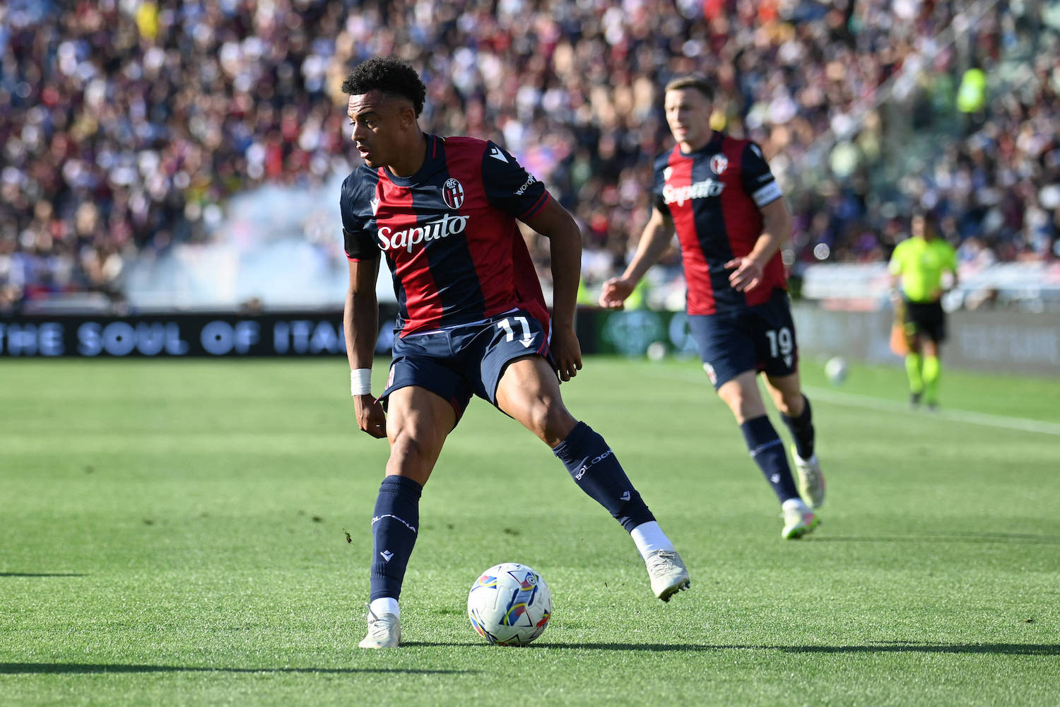 CALCIO - Serie A - Bologna FC vs Genoa CFC Dan Ndoye Bologna Fc in action during Bologna FC vs Genoa CFC, Italian soccer Serie A match in Bologna, Italy, May 24 2025 Bologna Italy PUBLICATIONxNOTxINxFRAxUK Copyright: xIPAxSport/ABACAx