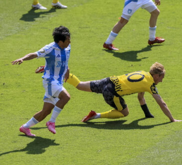 Soccer: FIFA Club World Cup 2025-Group Stage-Ulsan HD at Borussia Dortmund Jun 25, 2025 Cincinnati, Ohio, USA Borussia Dortmund forward Julian Brandt 10 and Ulsan HD midfielder Seungbeom Ko 7 battle for the ball during the second half during a group stage match of the 2025 FIFA Club World Cup at TQL Stadium. Cincinnati TQL Stadium Ohio USA, EDITORIAL USE ONLY PUBLICATIONxINxGERxSUIxAUTxONLY Copyright: xKatiexStratmanx 20250625_sns_gt1_00107_1
