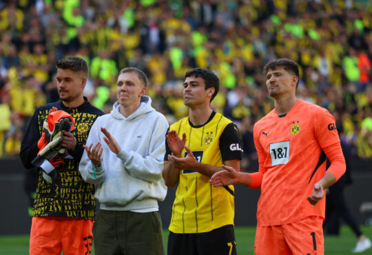 Alexander Meyer BVB, Maximilian Beier BVB, Giovanni Reyna BVB und Torhüter Gregor Kobel