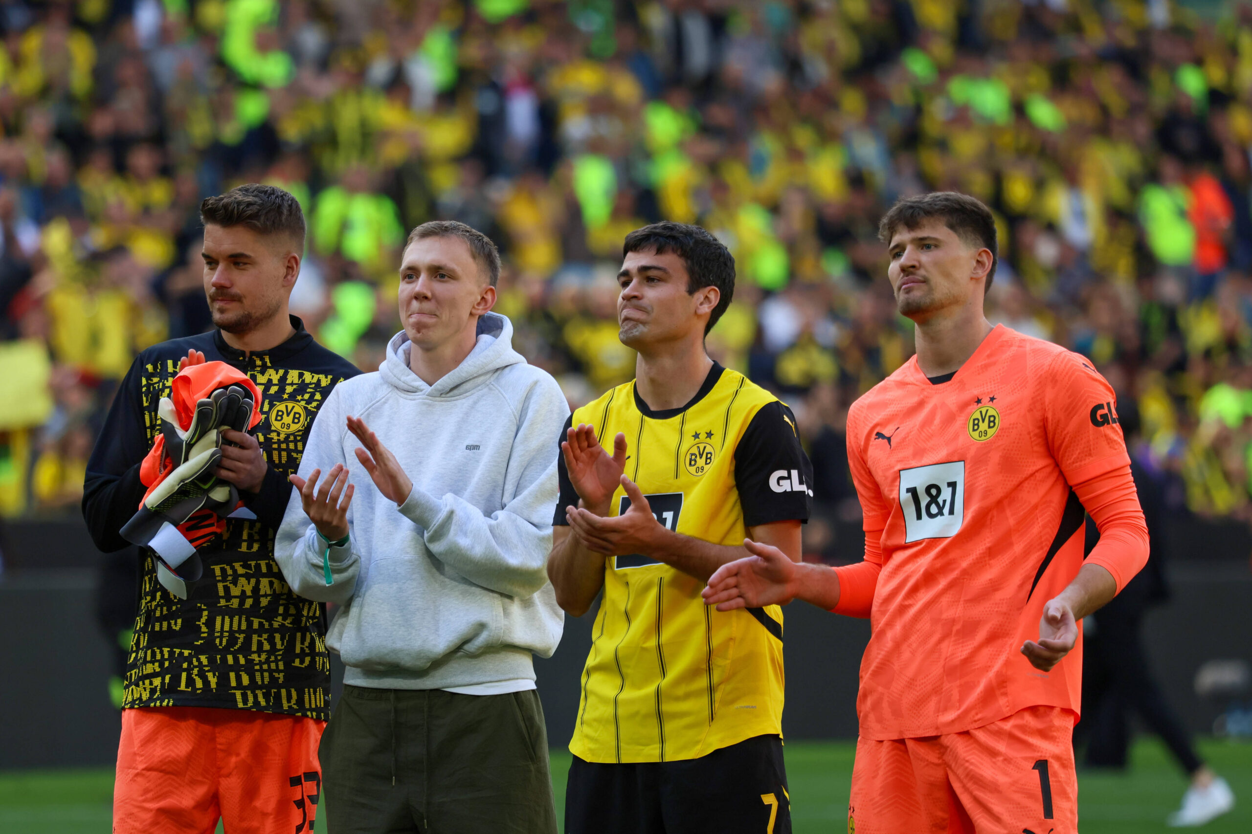 Alexander Meyer BVB, Maximilian Beier BVB, Giovanni Reyna BVB und Torhüter Gregor Kobel