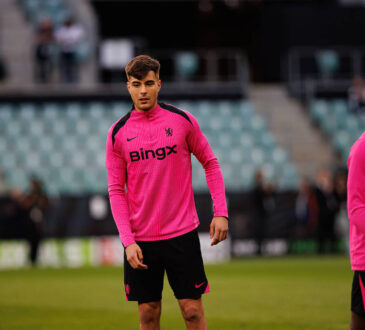 Aaron Anselmino seen during official training before UEFA Conference League 2025 final game between Real Betis Balompie and Chelsea FC Maciej Rogowski Wroclaw Wroclaw Municipal Stadium Poland Copyright: xMaciejxRogowskix cfctraining25-33