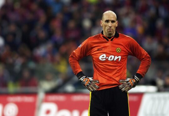 Jan Koller als Torwart gegen den FC Bayern München.