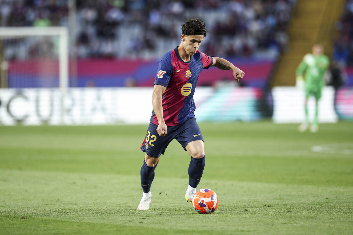FC Barcelona, Barca Vs Villarreal CF - La Liga EA Sports Hector Fort of FC Barcelona controls the ball during the La Liga EA Sports match between FC Barcelona and Villarreal CF at Olimpic Llus Companys in Barcelona, Spain, on May 18, 2025. Barcelona Spain PUBLICATIONxNOTxINxFRA Copyright: xGongorax originalFilename:bonilla-fcbarcel250518_npYml.jpg