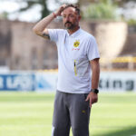 Samstag 30.08.2025, Saison 2025/26, Regionalliga West, 6. Spieltag im Stadion Rote Erde Dortmund, BVB Borussia Dortmund II - Borussia Mˆnchengladbach U23, Daniel Rios Trainer, BVB II f‰hrt sich durch die Haare *** Saturday 30 08 2025, Season 2025 26, Regionalliga West, Matchday 6 at Stadion Rote Erde Dortmund, BVB Borussia Dortmund II Borussia Mˆnchengladbach U23, Daniel Rios coach, BVB II drives through his hair