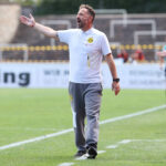 Samstag 30.08.2025, Saison 2025/26, Regionalliga West, 6. Spieltag im Stadion Rote Erde Dortmund, BVB Borussia Dortmund II - Borussia Mˆnchengladbach U23, Daniel Rios Trainer, BVB II gibt Anweisungen an sein Team *** Saturday 30 08 2025, Season 2025 26, Regionalliga West, Matchday 6 at Stadion Rote Erde Dortmund, BVB Borussia Dortmund II Borussia Mˆnchengladbach U23, Daniel Rios coach, BVB II gives instructions to his team