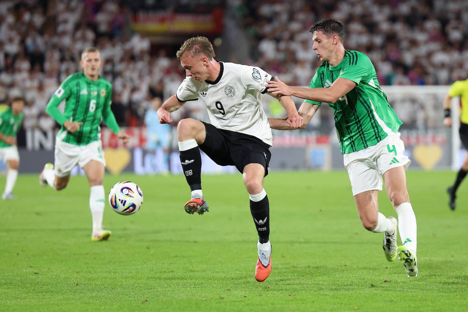 07.09.2025, xrekx, Fussball WM-Qualifikation 2026, Deutschland - Nordirland v.l. Maximilian Beier Deutsche Fussball Nationalmannschaft DFB Eoin Toal Nordirland Zweikampf, Aktion, action, battle for the ball DFL/DFB REGULATIONS PROHIBIT ANY USE OF PHOTOGRAPHS as IMAGE SEQUENCES and/or QUASI-VIDEO Kˆln *** 07 09 2025, xrekx, Football World Cup Qualification 2026, Germany Northern Ireland v l Maximilian Beier German National Football Team DFB Eoin Toal Northern Ireland duel, action, action, battle for the ball DFL DFB REGULATIONS PROHIBIT ANY USE OF PHOTOGRAPHS as IMAGE SEQUENCES and or QUASI VIDEO Cologne