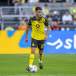 31.08.2025: Fuﬂball: Borussia Dortmund - Union Berlin, 2. Spieltag im Signal-Iduna-Park. Aaron Anselmino Borussia Dortmund l‰uft mit dem Ball am Fuﬂ. WICHTIGER HINWEIS: Gem‰ﬂ den Vorgaben der DFL und des DFB ist es untersagt, in dem Stadion und/oder vom Spiel angefertigte Fotoaufnahmen in Form von Sequenzbildern und/oder video‰hnlichen Fotostrecken zu verwerten bzw. verwerten zu lassen. *** 31 08 2025 Football Borussia Dortmund Union Berlin, Matchday 2 at Signal Iduna Park Aaron Anselmino Borussia Dortmund runs with the ball at his foot IMPORTANT NOTE In accordance with the regulations of the DFL and the DFB, it is prohibited to use or have used photographs taken in the stadium and / or of the match in the form of sequential images and / or video-like photo series Copyright: xDavidxInderliedx