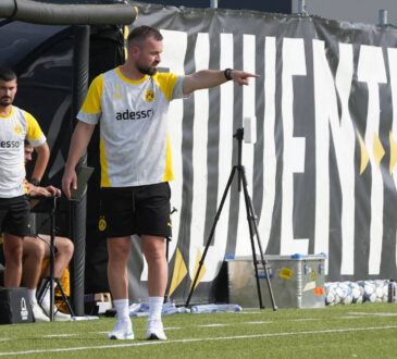 Dienstag, 16.09.2025 Saison 2025 2026 1. Spieltag UEFA Youth League im Juventus Training Center JTC, Turin, Italy. Juventus FC U19 - BV Borussia Dortmund U19. Cheftrainer Felix Hirschnagl BVB *** Tuesday, 16 09 2025 Season 2025 2026 1 Matchday UEFA Youth League at Juventus Training Center JTC , Turin, Italy Juventus FC U19 BV Borussia Dortmund U19 Head Coach Felix Hirschnagl BVB