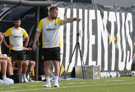 Dienstag, 16.09.2025 Saison 2025 2026 1. Spieltag UEFA Youth League im Juventus Training Center JTC, Turin, Italy. Juventus FC U19 - BV Borussia Dortmund U19. Cheftrainer Felix Hirschnagl BVB *** Tuesday, 16 09 2025 Season 2025 2026 1 Matchday UEFA Youth League at Juventus Training Center JTC , Turin, Italy Juventus FC U19 BV Borussia Dortmund U19 Head Coach Felix Hirschnagl BVB