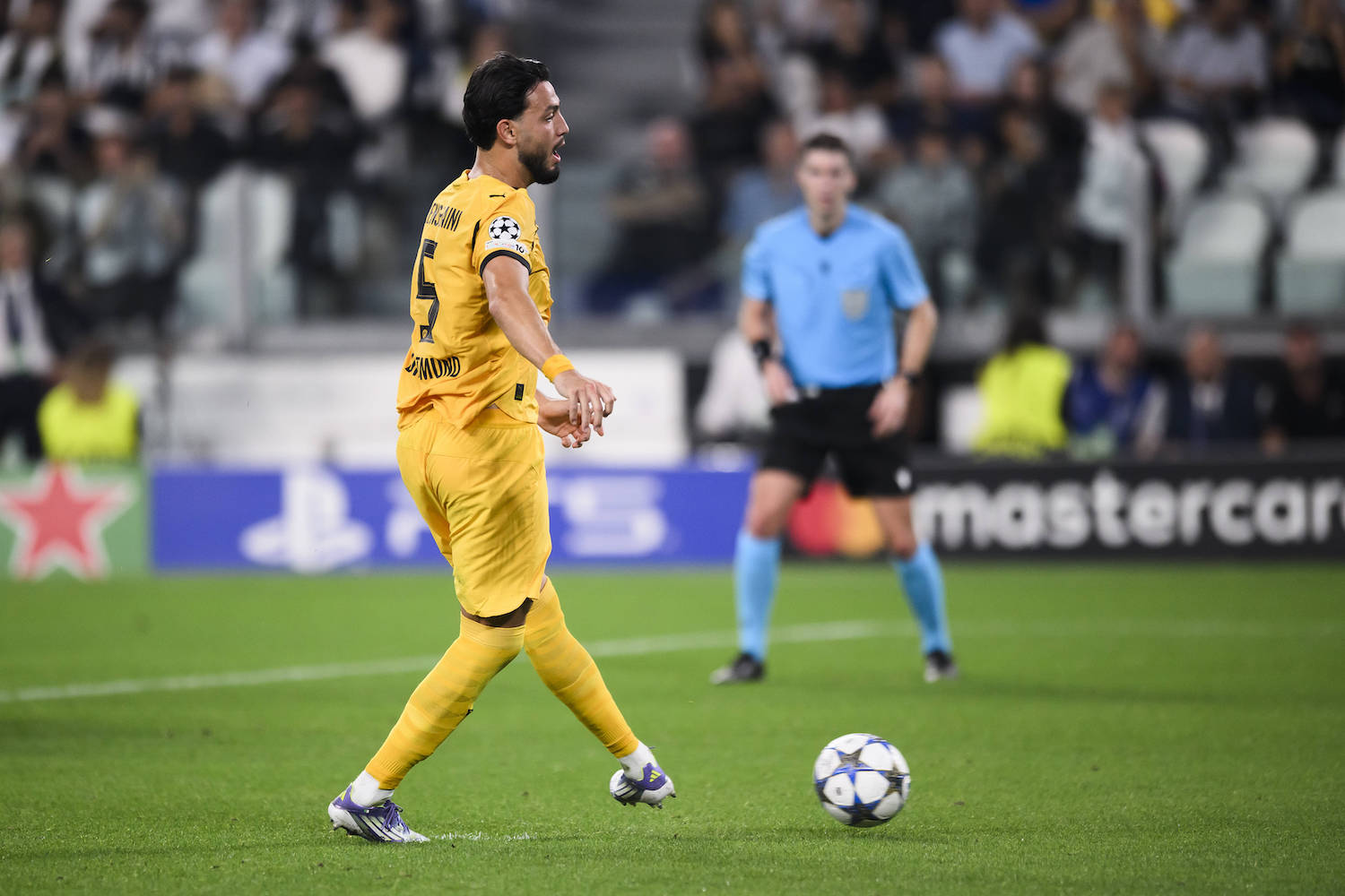 Juventus FC v Borussia Dortmund - UEFA Champions League Ramy Bensebaini of Borussia Dortmund scores a goal from a penalty kick during the UEFA Champions League 2026/26 league phase football match between Juventus FC and Borussia Dortmund. Turin Italy Copyright: xNicolÚxCampox