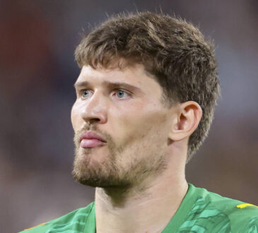 Torhueter Gregor Kobel Borussia Dortmund schaut enttaeuscht, UEFA Champions League 2025/26 League Phase MD1, Juventus v Borussia Dortmund, Juventus Stadium am 16. September 2025 in Turin, Italien. Foto von Marco Steinbrenner/DeFodi Images Torhueter Gregor Kobel Borussia Dortmund looks dejected, UEFA Champions League 2025/26 League Phase MD1, Juventus v Borussia Dortmund, Juventus Stadium, September 16, 2025 in Turin, Italy. Photo by Marco Steinbrenner/DeFodi Images *** Goalkeeper Gregor Kobel Borussia Dortmund looks disappointed, UEFA Champions League 2025 26 League Phase MD1, Juventus v Borussia Dortmund, Juventus Stadium, September 16, 2025 in Turin, Italy Photo by Marco Steinbrenner DeFodi Images Goalkeeper Gregor Kobel Borussia Dortmund looks disappointed, UEFA Champions League 2025 26 League Phase MD1, Juventus v Borussia Dortmund, Juventus Stadium, September 16, 2025 in Turin, Italy Photo by Marco Steinbrenner DeFodi Images