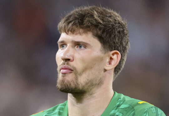 Torhueter Gregor Kobel Borussia Dortmund schaut enttaeuscht, UEFA Champions League 2025/26 League Phase MD1, Juventus v Borussia Dortmund, Juventus Stadium am 16. September 2025 in Turin, Italien. Foto von Marco Steinbrenner/DeFodi Images Torhueter Gregor Kobel Borussia Dortmund looks dejected, UEFA Champions League 2025/26 League Phase MD1, Juventus v Borussia Dortmund, Juventus Stadium, September 16, 2025 in Turin, Italy. Photo by Marco Steinbrenner/DeFodi Images *** Goalkeeper Gregor Kobel Borussia Dortmund looks disappointed, UEFA Champions League 2025 26 League Phase MD1, Juventus v Borussia Dortmund, Juventus Stadium, September 16, 2025 in Turin, Italy Photo by Marco Steinbrenner DeFodi Images Goalkeeper Gregor Kobel Borussia Dortmund looks disappointed, UEFA Champions League 2025 26 League Phase MD1, Juventus v Borussia Dortmund, Juventus Stadium, September 16, 2025 in Turin, Italy Photo by Marco Steinbrenner DeFodi Images