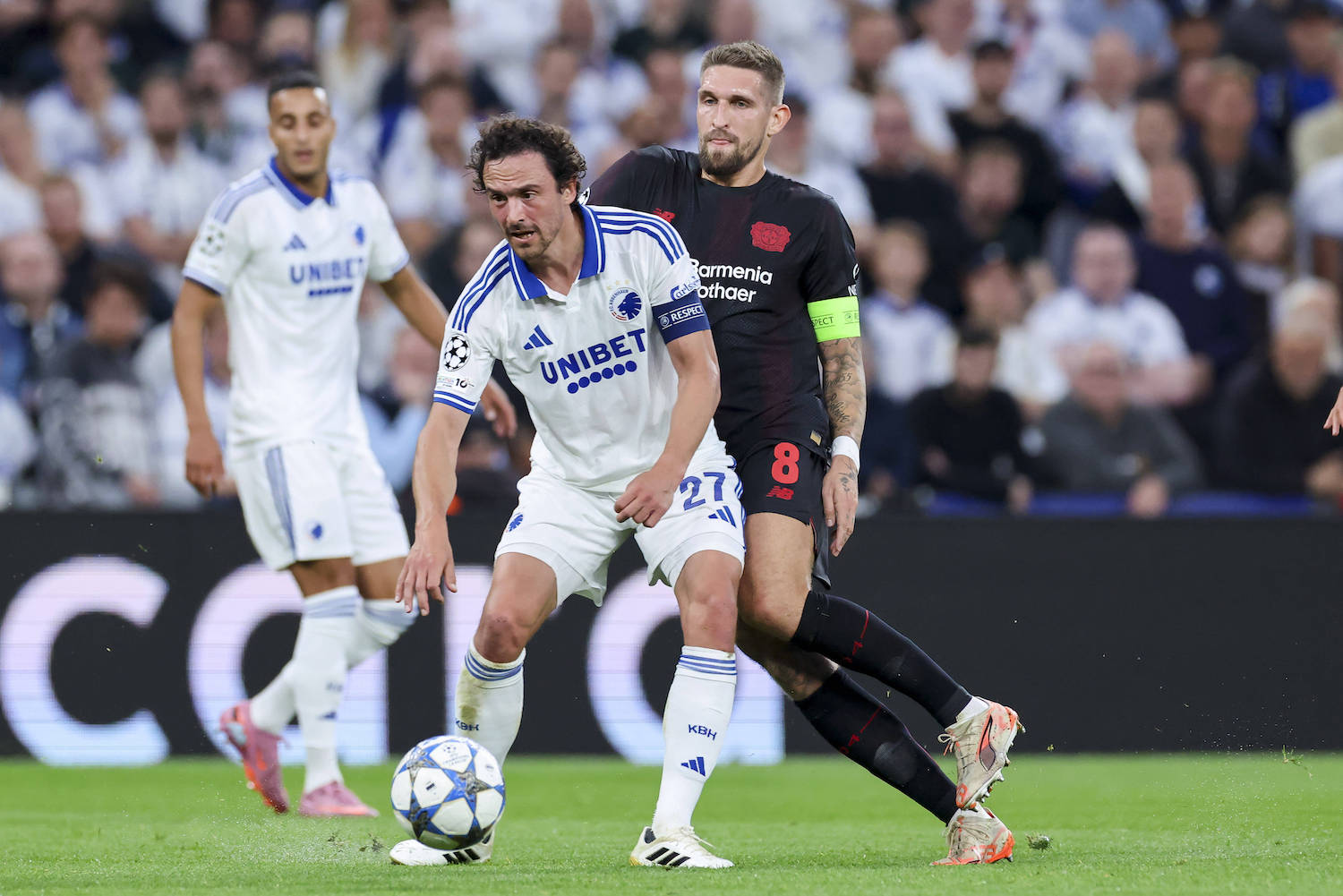 Thomas Delaney FC Copenhagen und Robert Andrich Bayer 04 Leverkusen kaempfen um den Ball, UEFA Champions League 2025/26 League Phase MD1, F.C. Copenhagen v Bayer 04 Leverkusen, Parken Stadium am 18. September 2025 in Kopenhagen, D‰nemark. Foto von Marco Steinbrenner/DeFodi Images Thomas Delaney FC Copenhagen und Robert Andrich Bayer 04 Leverkusen battle for the ball, UEFA Champions League 2025/26 League Phase MD1, F.C. Copenhagen v Bayer 04 Leverkusen, Parken Stadium, September 18, 2025 in Copenhagen, Denmark. Photo by Marco Steinbrenner/DeFodi Images *** not used for Axel Springer / ZDF *** Thomas Delaney FC Copenhagen and Robert Andrich Bayer 04 Leverkusen battle for the ball, UEFA Champions League 2025 26 League Phase MD1, F C Copenhagen v Bayer 04 Leverkusen, Parken Stadium on September 18, 2025 in Copenhagen, Denmark Photo by Marco Steinbrenner DeFodi Images Thomas Delaney FC Copenhagen and Robert Andrich Bayer 04 Leverkusen battle for the ball, UEFA Champions League 2025 26 League Phase MD1, F C Copenhagen v Bayer 04 Leverkusen, Parken Stadium, September 18, 2025 in Copenhagen, Denmark Photo by Marco Steinbrenner DeFodi Images not used for Axel Springer ZDF