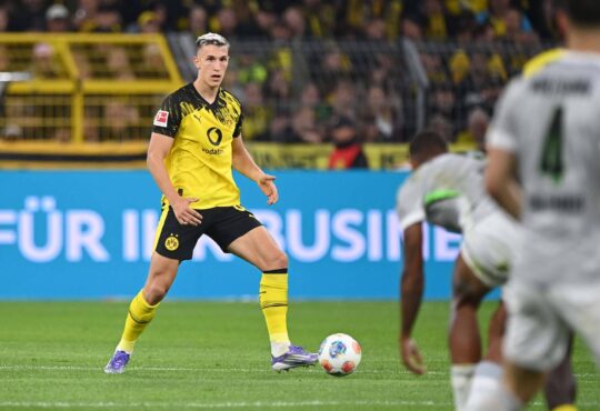 Nico SCHLOTTERBECK DO Aktion, Einzelaktion, Borussia Dortmund DO - VfL Wolfsburg WOB 1-0 Fussball 1. Bundesliga Saison 2025/2026, 4.Spieltag, Spieltag4, matchday4, am 21.09.2025 in Dortmund/ Deutschland. DFL regulations prohibit any use of photographs as image sequences and/or quasi-video ¬ *** Nico SCHLOTTERBECK DO action, single action, Borussia Dortmund DO VfL Wolfsburg WOB 1 0 Football 1 Bundesliga season 2025 2026, 4 Spieltag, Spieltag4, matchday4, am 21 09 2025 in Dortmund Germany DFL regulations prohibit any use of photographs as image sequences and or quasi video ¬