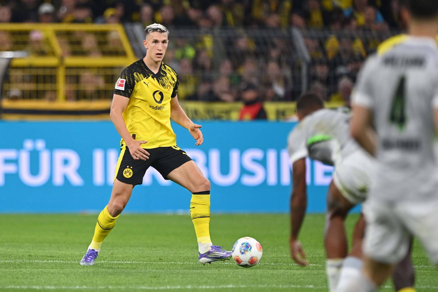 Nico SCHLOTTERBECK DO Aktion, Einzelaktion, Borussia Dortmund DO - VfL Wolfsburg WOB 1-0 Fussball 1. Bundesliga Saison 2025/2026, 4.Spieltag, Spieltag4, matchday4, am 21.09.2025 in Dortmund/ Deutschland. DFL regulations prohibit any use of photographs as image sequences and/or quasi-video ¬ *** Nico SCHLOTTERBECK DO action, single action, Borussia Dortmund DO VfL Wolfsburg WOB 1 0 Football 1 Bundesliga season 2025 2026, 4 Spieltag, Spieltag4, matchday4, am 21 09 2025 in Dortmund Germany DFL regulations prohibit any use of photographs as image sequences and or quasi video ¬