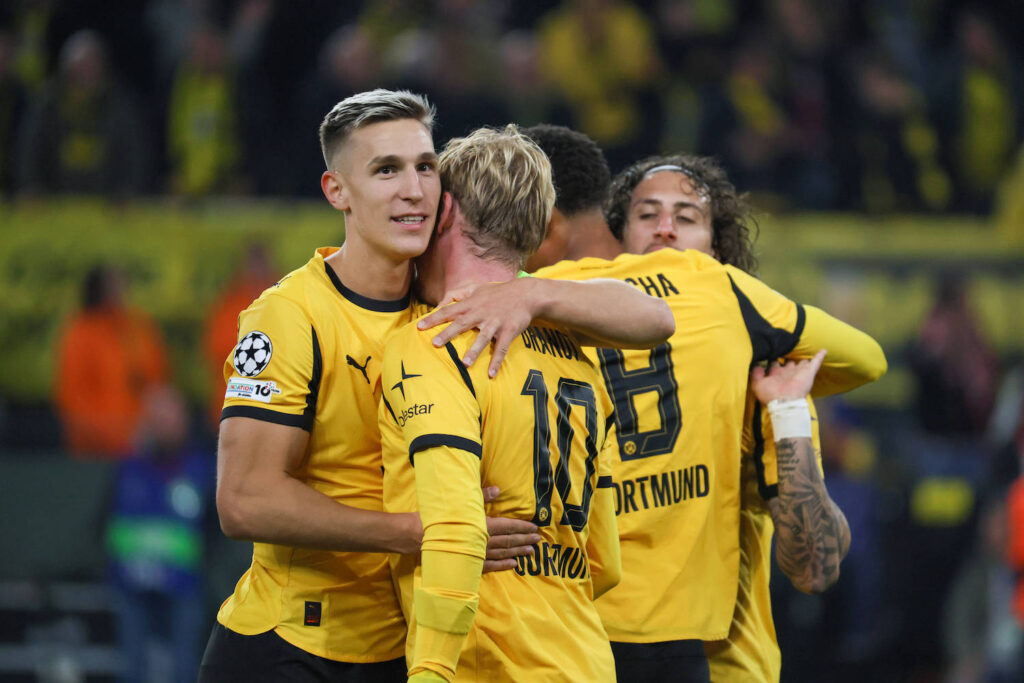 01.10.2025, xfanx, Fussball UEFA Champions League, Borussia Dortmund - Athletic Bilbao v.l. der Zweite Torsch¸tze Julian Brandt BVB macht das Tor zum 4:0 f¸r Borussia Dortmund und jubelt mit Nico Schlotterbeck BVB DFL/DFB REGULATIONS PROHIBIT ANY USE OF PHOTOGRAPHS as IMAGE SEQUENCES and/or QUASI-VIDEO Dortmund *** 01 10 2025, xfanx, Football UEFA Champions League, Borussia Dortmund Athletic Bilbao v l the second scorer Julian Brandt BVB scores the goal to make it 4 0 for Borussia Dortmund and cheers with Nico Schlotterbeck BVB DFL DFB REGULATIONS PROHIBIT ANY USE OF PHOTOGRAPHS as IMAGE SEQUENCES and or QUASI VIDEO Dortmund mfan