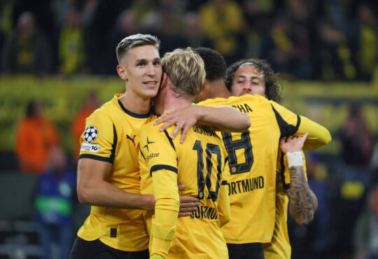 01.10.2025, xfanx, Fussball UEFA Champions League, Borussia Dortmund - Athletic Bilbao v.l. der Zweite Torsch¸tze Julian Brandt BVB macht das Tor zum 4:0 f¸r Borussia Dortmund und jubelt mit Nico Schlotterbeck BVB DFL/DFB REGULATIONS PROHIBIT ANY USE OF PHOTOGRAPHS as IMAGE SEQUENCES and/or QUASI-VIDEO Dortmund *** 01 10 2025, xfanx, Football UEFA Champions League, Borussia Dortmund Athletic Bilbao v l the second scorer Julian Brandt BVB scores the goal to make it 4 0 for Borussia Dortmund and cheers with Nico Schlotterbeck BVB DFL DFB REGULATIONS PROHIBIT ANY USE OF PHOTOGRAPHS as IMAGE SEQUENCES and or QUASI VIDEO Dortmund mfan