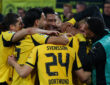 UEFA Champions League - Borussia Dortmund - Athletic Bilbao am 01.10.2025 im Signal Iduna Park in Dortmund Jubel, Torjubel, Torschuetze, Torschütze Carney Chukwuemeka Dortmund 17 jubelt nach seinem Tor zum 2 zu 0 mit der Mannschaft, hier mit Jobe Bellingham Dortmund 7 , Daniel Svensson Dortmund 24