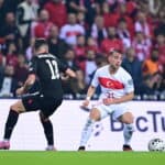 Turkiye v Georgia - 2026 FIFA World Cup, WM, Weltmeisterschaft, Fussball European Qualifiers KOCAELI, TURKIYE - OCTOBER 14: Yunus Akgun 21 of Turkiye in action against Giorgi Gocholeishvili 13 of Georgia during 2026 FIFA World Cup European Qualifiers Group E football match between Turkiye and Georgia at Kocaeli Stadium in Kocaeli, Turkiye on October 14, 2025. Abdulhamid Hosbas / Anadolu Kocaeli Turkey. Editorial use only. Please get in touch for any other usage. PUBLICATIONxNOTxINxTURxUSAxCANxUKxJPNxITAxFRAxAUSxESPxBELxKORxRSAxHKGxNZL Copyright: x2025xAnadoluxAbdulhamidxHosbasx