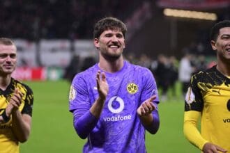 Gregor Kobel 1 Borussia Dortmund jubelt, Eintracht Frankfurt vs. Borussia Dortmund, DFB-Pokal, 2. Runde, 28.10.2025 DFB regulations prohibit any use of photographs as image sequences and/or quasi-video Frankfurt Hessen Deutschland *** Gregor Kobel 1 Borussia Dortmund jubelt, Eintracht Frankfurt vs Borussia Dortmund, DFB Pokal, 2 Runde, 28 10 2025 DFB regulations prohibit any use of photographs as image sequences and or quasi video Frankfurt Hessen Germany Copyright: xkolbert-press/MarcxNiemeyerx