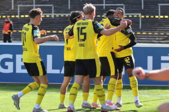 Regionalliga West: Borussia Dortmund U23 - SSVg Velbert 02 ** NUR F‹R REDAKTIONELLE ZWECKE ** EDITORIAL USE ONLY **Fussball Regionalliga West 12.Spieltag Samstag 18.10.2025 Stadion Rote Erde Dortmund Borussia Dortmund II - SSVg Velbert 02 Im Bild Torjubel BVB U23 links Arne Wessels rechts Almugera Kabar Deutschland Dortmund Copyright: StefanxRittershaus *** Regionalliga West Borussia Dortmund U23 SSVg Velbert 02 FOR EDITORIAL PURPOSES ONLY p Soccer Regionalliga West 12 Matchday Saturday 18 10 2025 Stadion Rote Erde Dortmund Borussia Dortmund II SSVg Velbert 02 In the picture Goal celebration BVB U23 left Arne Wessels right Almugera Kabar Germany Dortmund Copyright StefanxRittershaus Copyright: StefanxRittershaus doc82vhnbgx3o43a38caku ,EDITORIAL USE ONLY